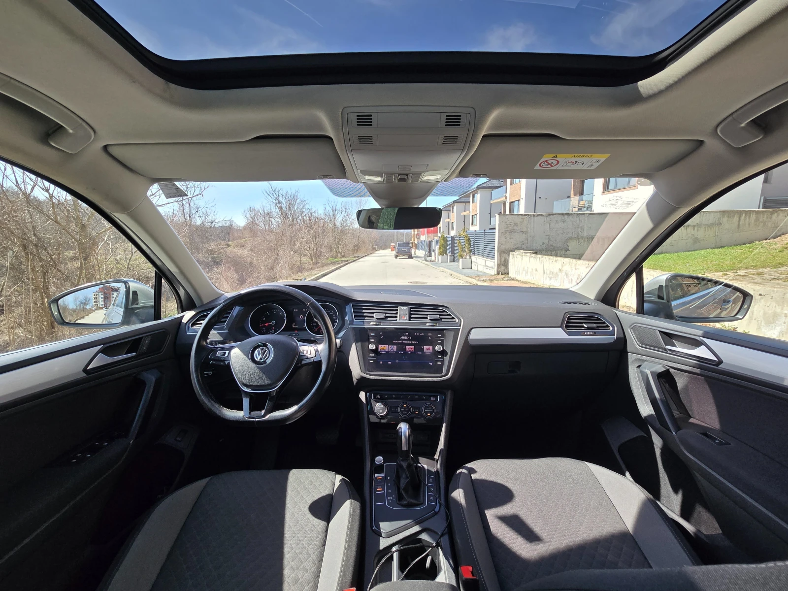 VW Tiguan 1.5TSI 150hp* Camera 360 * Panorama* Distronic, снимка 5 - Автомобили и джипове - 54211922