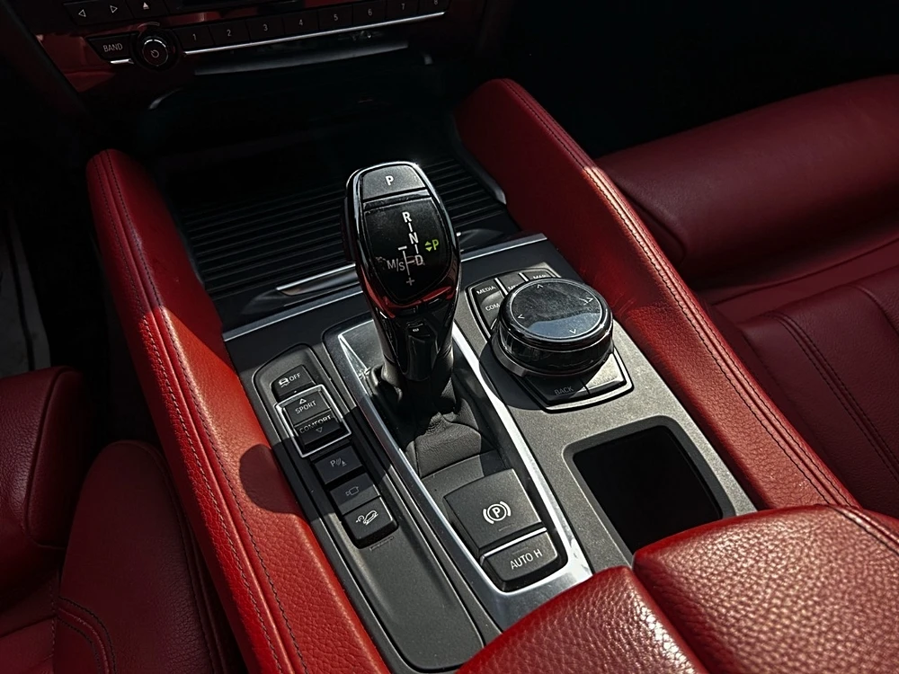 BMW X6 M-PK* 360* HUD* HARMAN* M-PERF ГЕНЕРАЦИЯ* КРАЙНА Ц, снимка 13 - Автомобили и джипове - 56061783