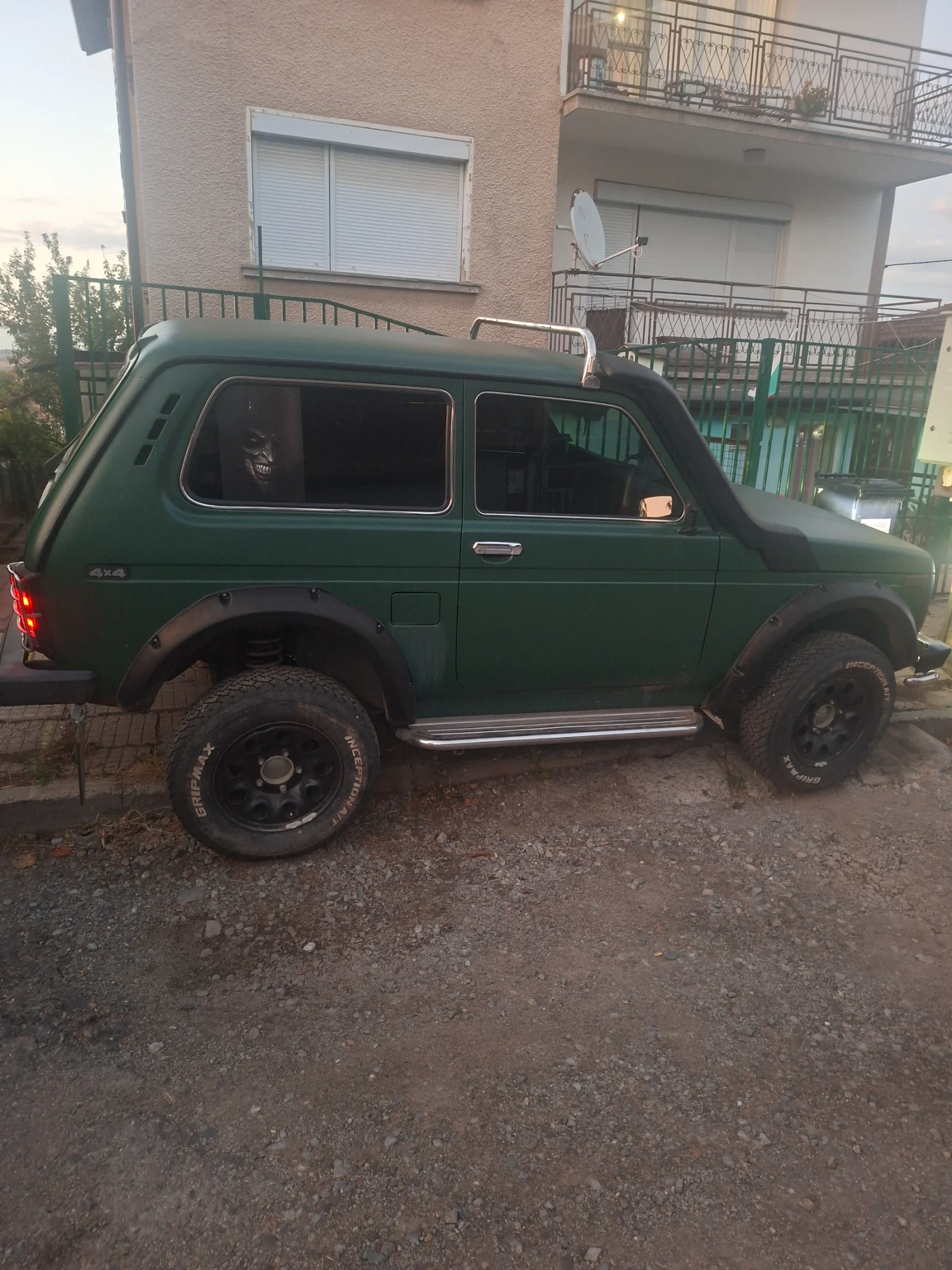 Lada Niva 1 , 7 i, снимка 3 - Автомобили и джипове - 56121855