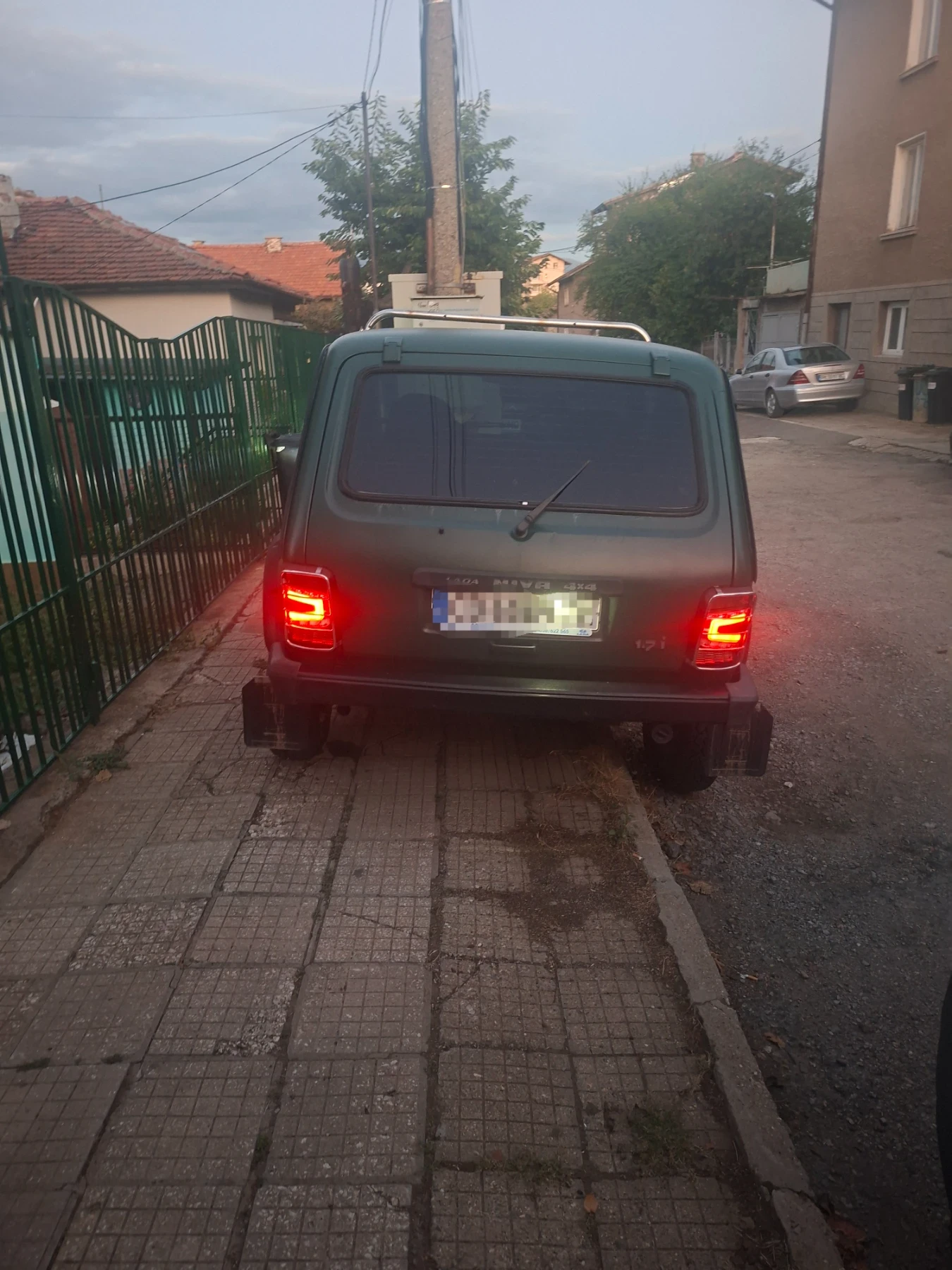 Lada Niva 1 , 7 i, снимка 2 - Автомобили и джипове - 56121855