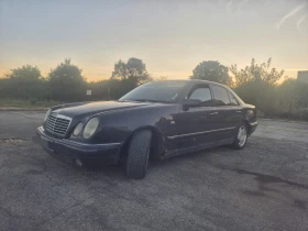 Mercedes-Benz E 200, снимка 1
