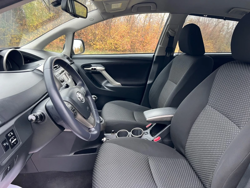 Toyota Verso 2.0 D4D/126p.s-Keyless Go/Kamera, снимка 10 - Автомобили и джипове - 47991668