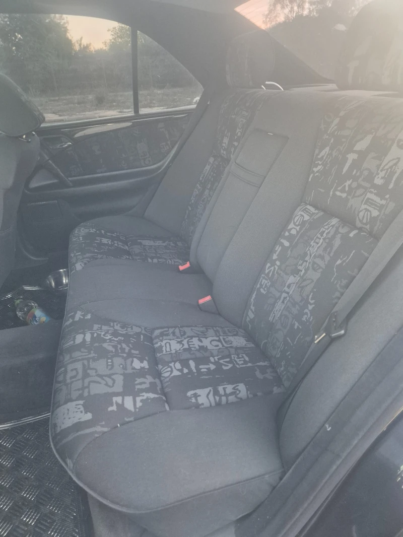 Mercedes-Benz E 200, снимка 7 - Автомобили и джипове - 52655263