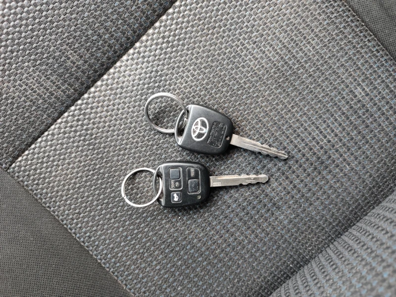 Toyota Avensis  D4D * КЛИМАТРОНИК* !ТОП!, снимка 15 - Автомобили и джипове - 53003788