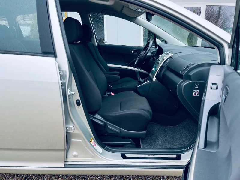 Toyota Corolla verso 1.6i  Перфектна, снимка 12 - Автомобили и джипове - 52890962