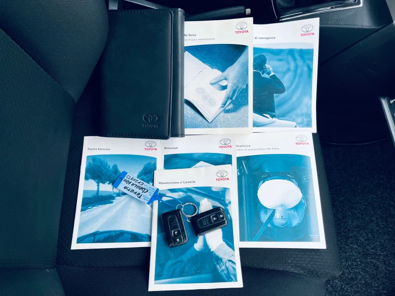 Toyota Corolla verso 1.6i  Перфектна, снимка 16 - Автомобили и джипове - 52890962