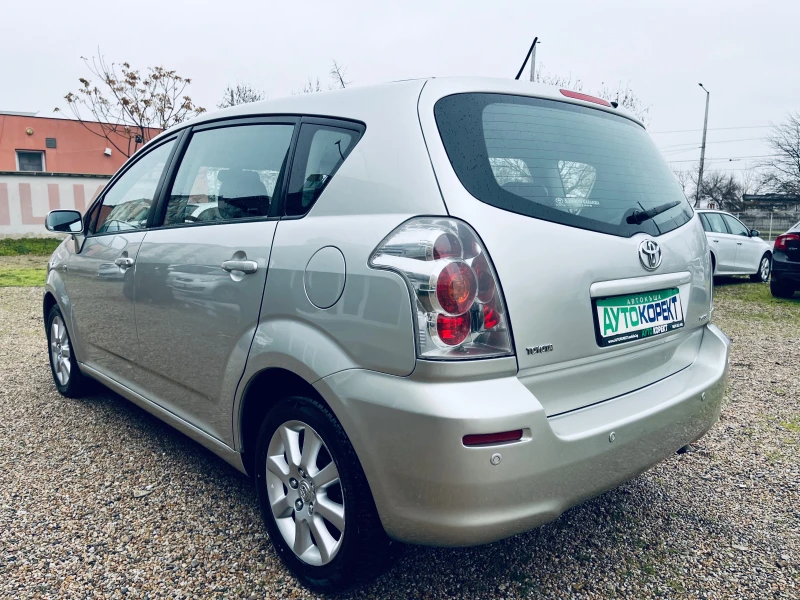 Toyota Corolla verso 1.6i  Перфектна, снимка 5 - Автомобили и джипове - 52890962