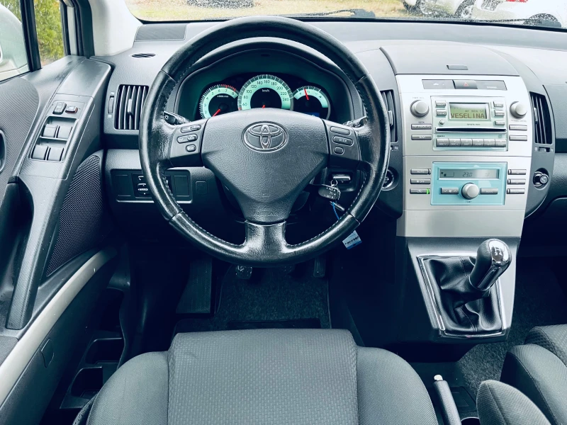 Toyota Corolla verso 1.6i  Перфектна, снимка 11 - Автомобили и джипове - 52890962