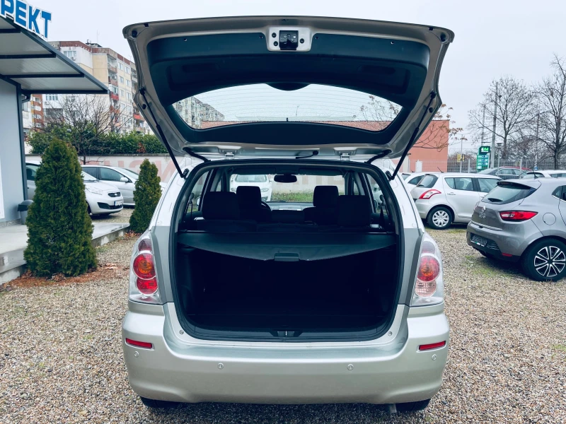 Toyota Corolla verso 1.6i  Перфектна, снимка 15 - Автомобили и джипове - 52890962