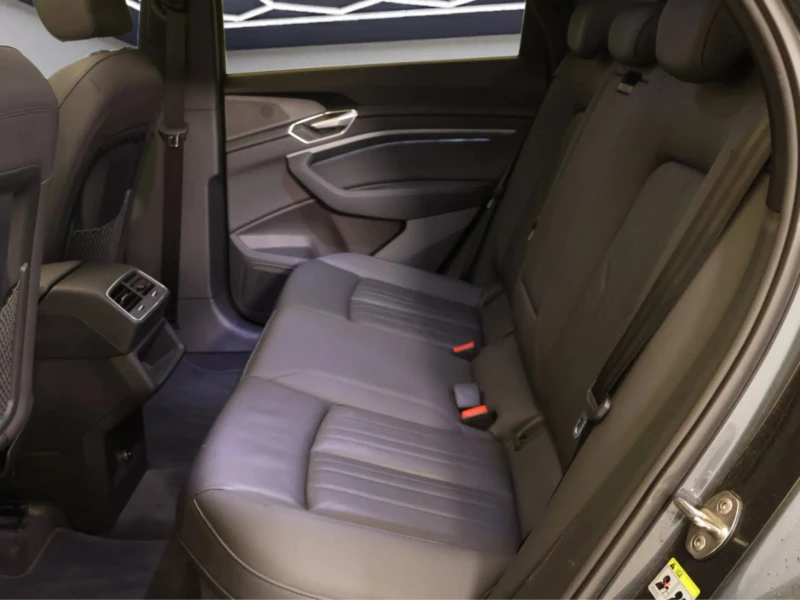 Audi E-Tron 55 SPORTBACK 95KWH QUATTRO 408КС MATRIX ШИБЕДАХ, снимка 12 - Автомобили и джипове - 53521214