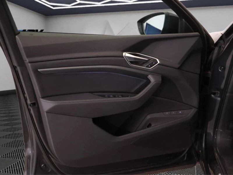Audi E-Tron 55 SPORTBACK 95KWH QUATTRO 408КС MATRIX ШИБЕДАХ, снимка 7 - Автомобили и джипове - 53521214