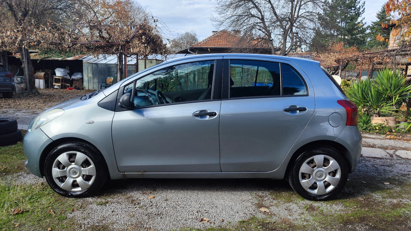 Toyota Yaris  - изображение 5