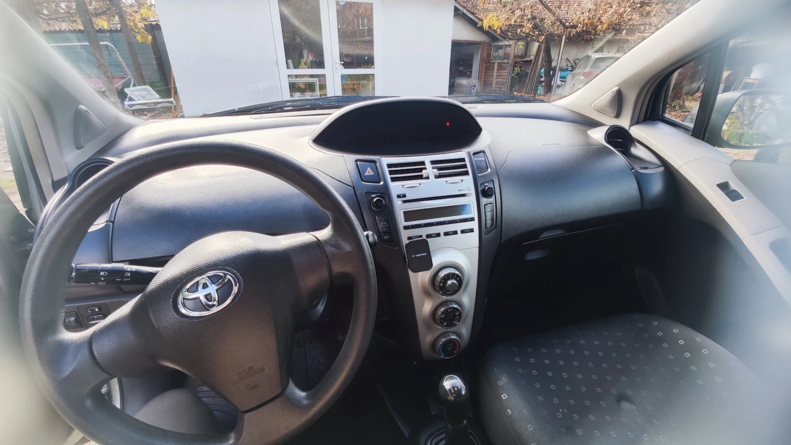 Toyota Yaris  - изображение 8