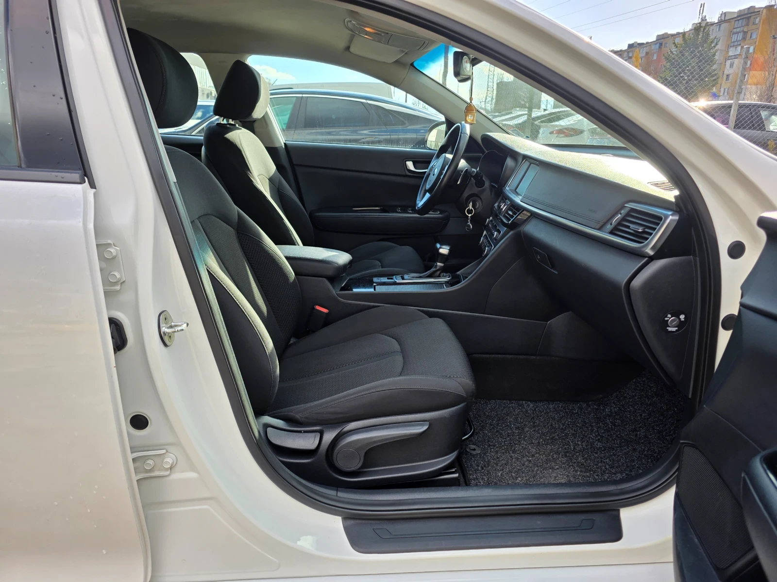 Kia Optima 1.7 CRDI 140k.c EURO 6B  | Mobile.bg   13