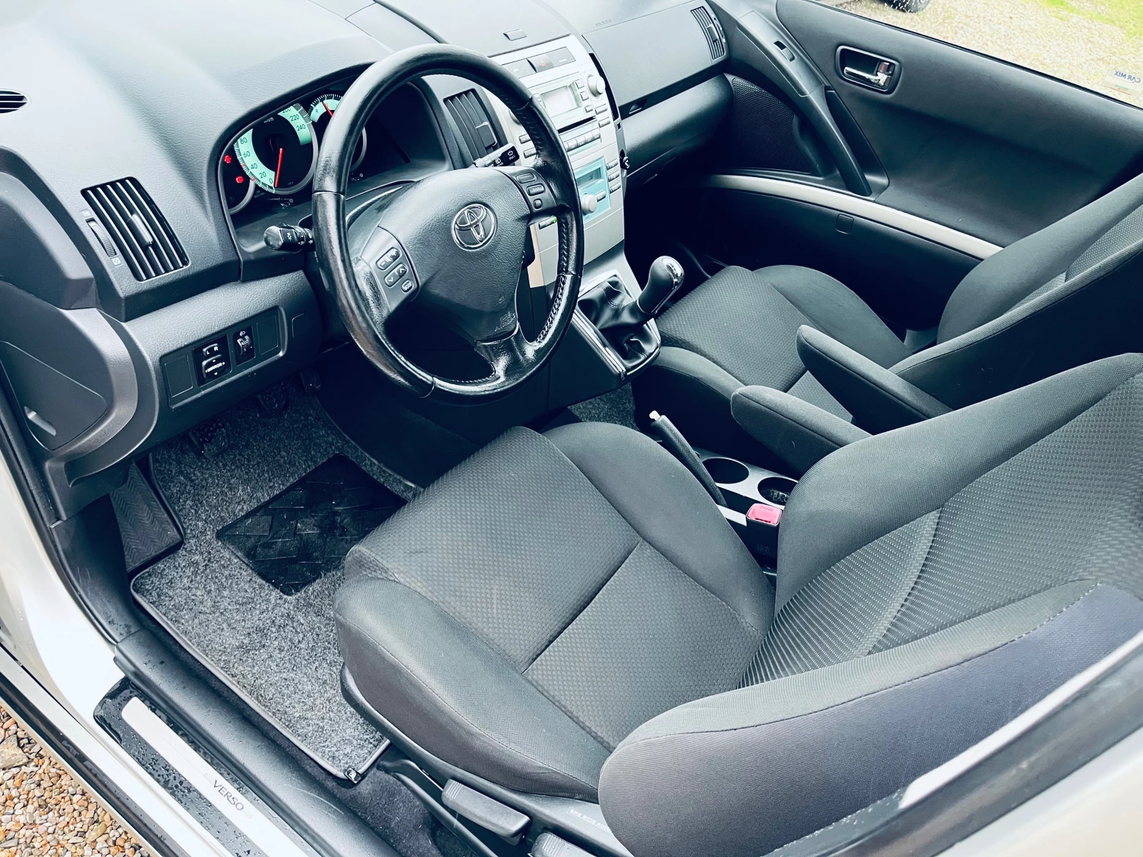 Toyota Corolla verso 1.6i  Перфектна - изображение 10