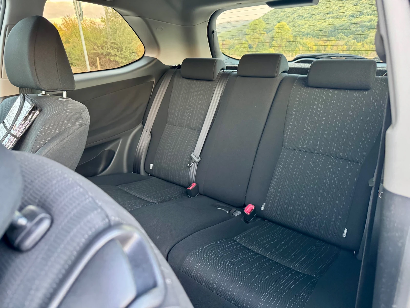 Toyota Auris 1.4 D4D, снимка 12 - Автомобили и джипове - 54000535