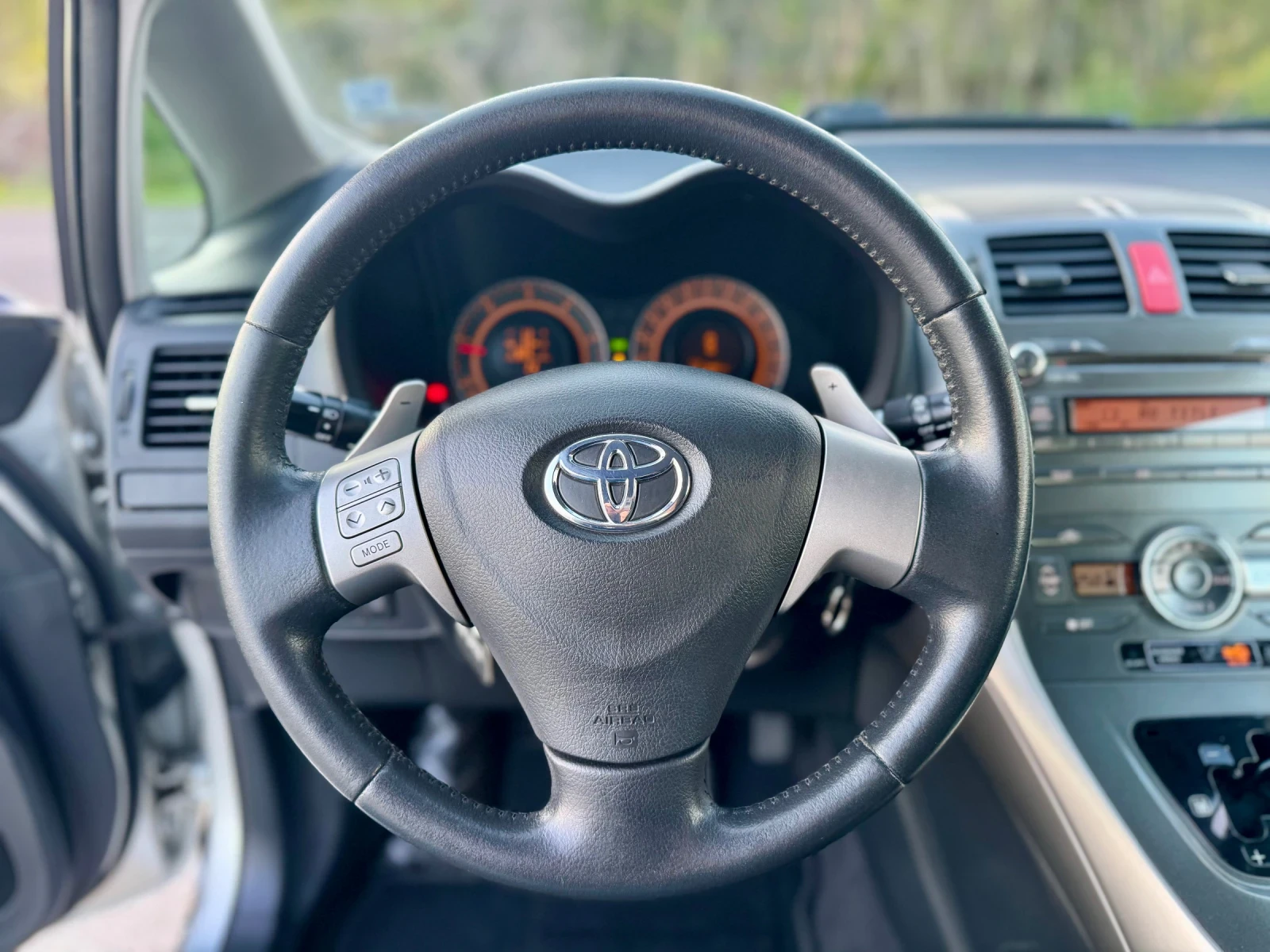 Toyota Auris 1.4 D4D, снимка 11 - Автомобили и джипове - 54000535