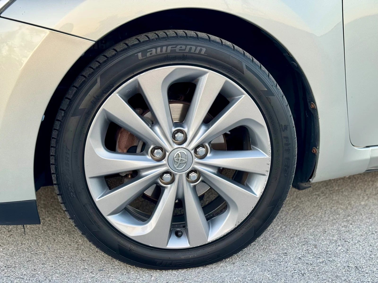 Toyota Auris 1.4 D4D, снимка 4 - Автомобили и джипове - 54000535