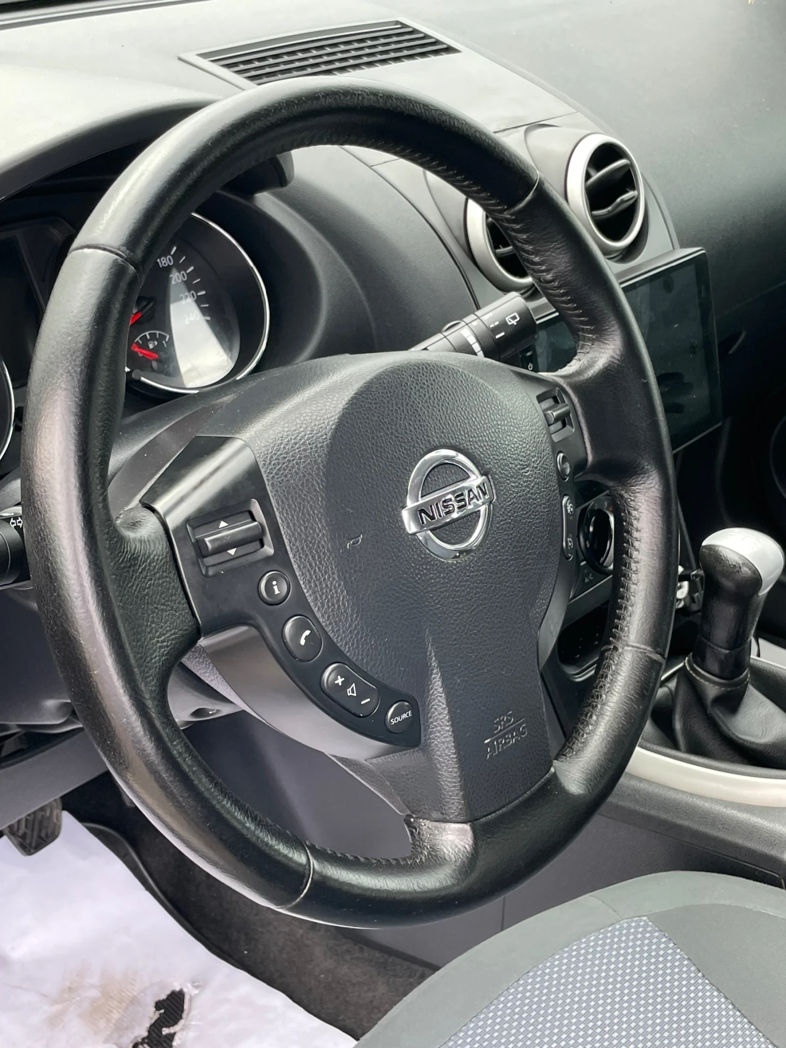 Nissan Qashqai 1.6 газ навигация като нова , снимка 8 - Автомобили и джипове - 55069951