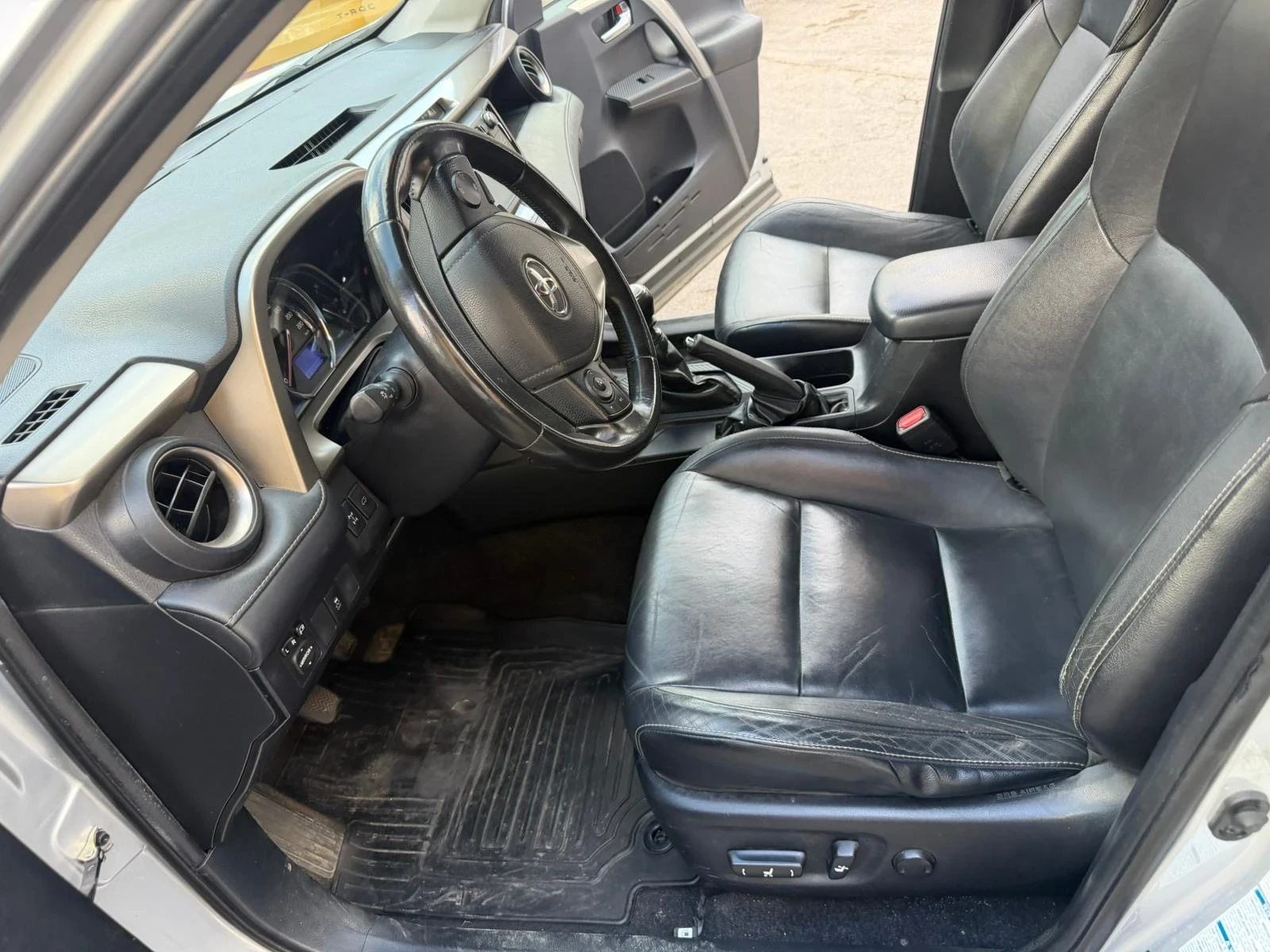 Toyota Rav4 2.0 D4D 4х4 кожа нави  , снимка 5 - Автомобили и джипове - 55467175