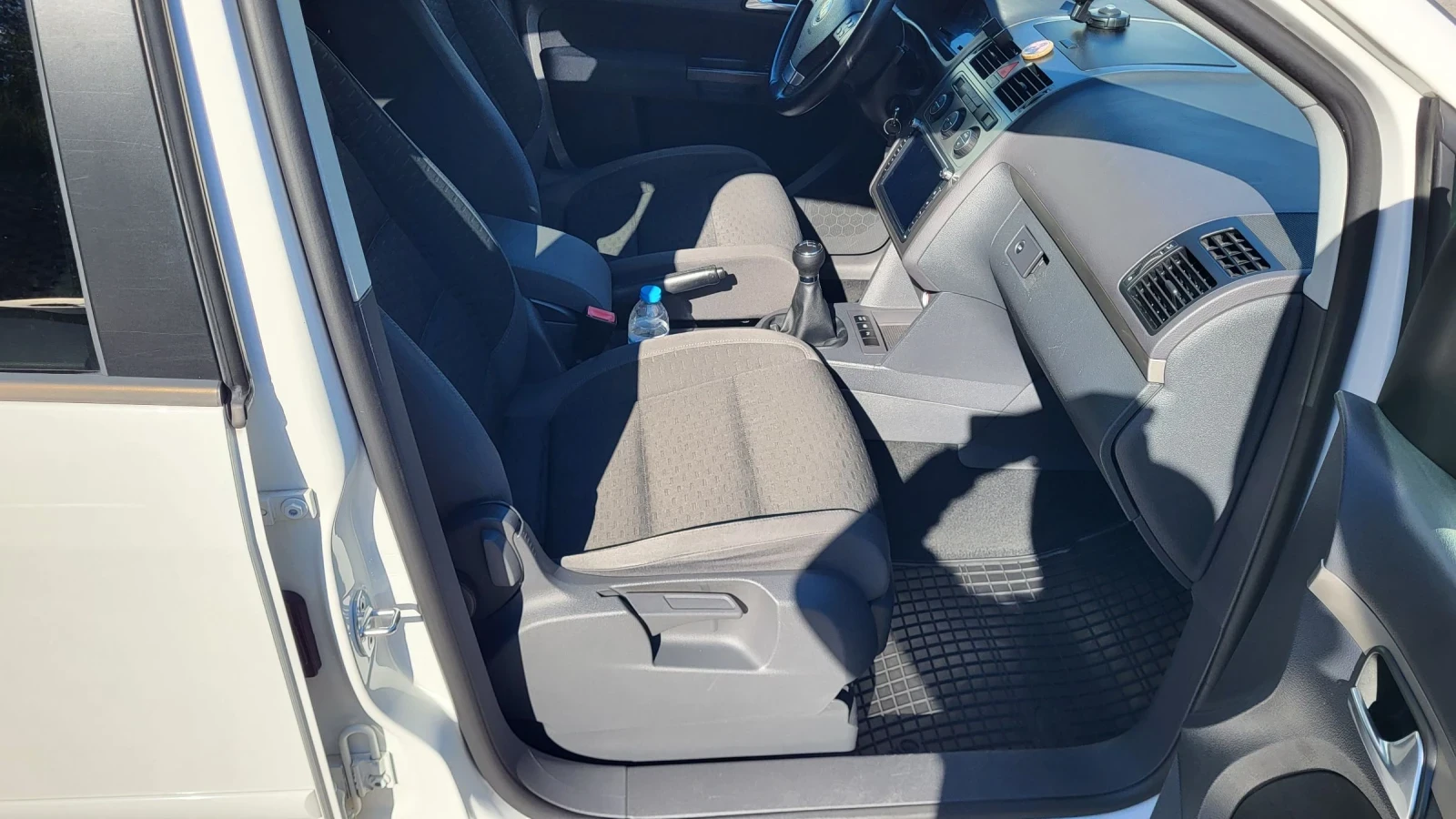 VW Touran 1.6-102 BIFUEL* HIGHLINE* NAVI, снимка 9 - Автомобили и джипове - 54596966