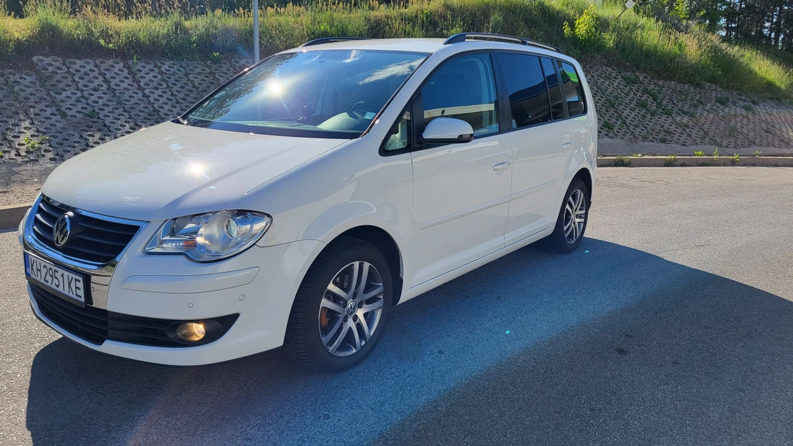VW Touran 1.6-102 BIFUEL* HIGHLINE* NAVI, снимка 5 - Автомобили и джипове - 54596966