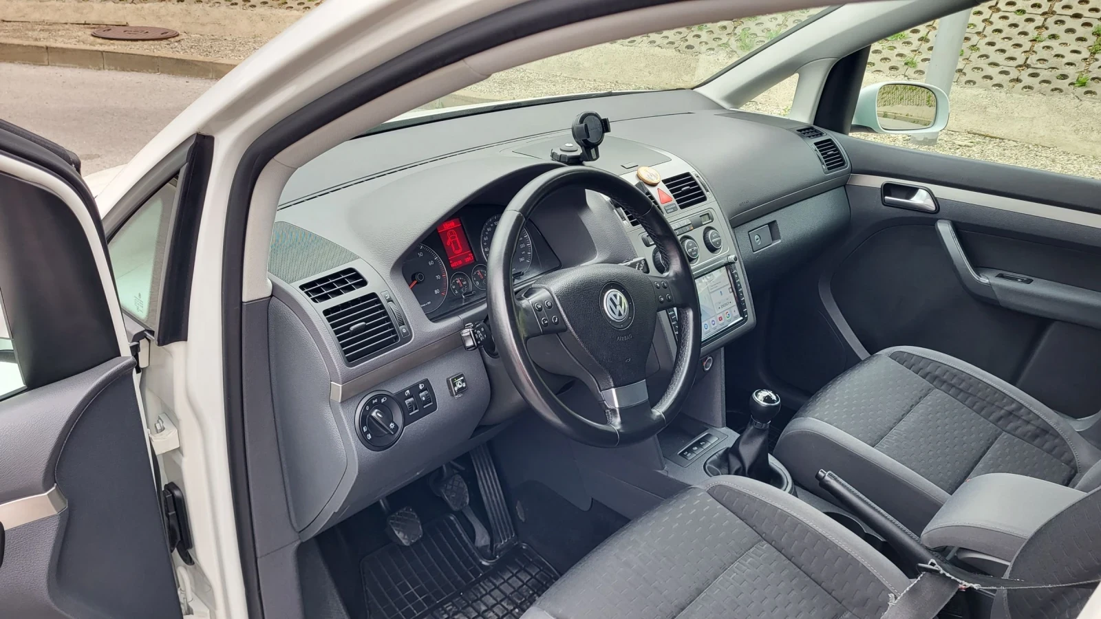 VW Touran 1.6-102 BIFUEL* HIGHLINE* NAVI | Mobile.bg � ����������� 12