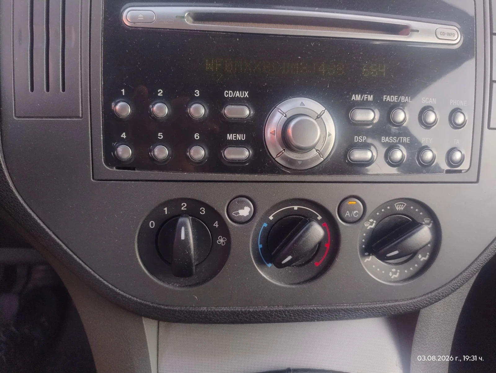 Ford C-max 1.8 газ клима, снимка 9 - Автомобили и джипове - 55544904