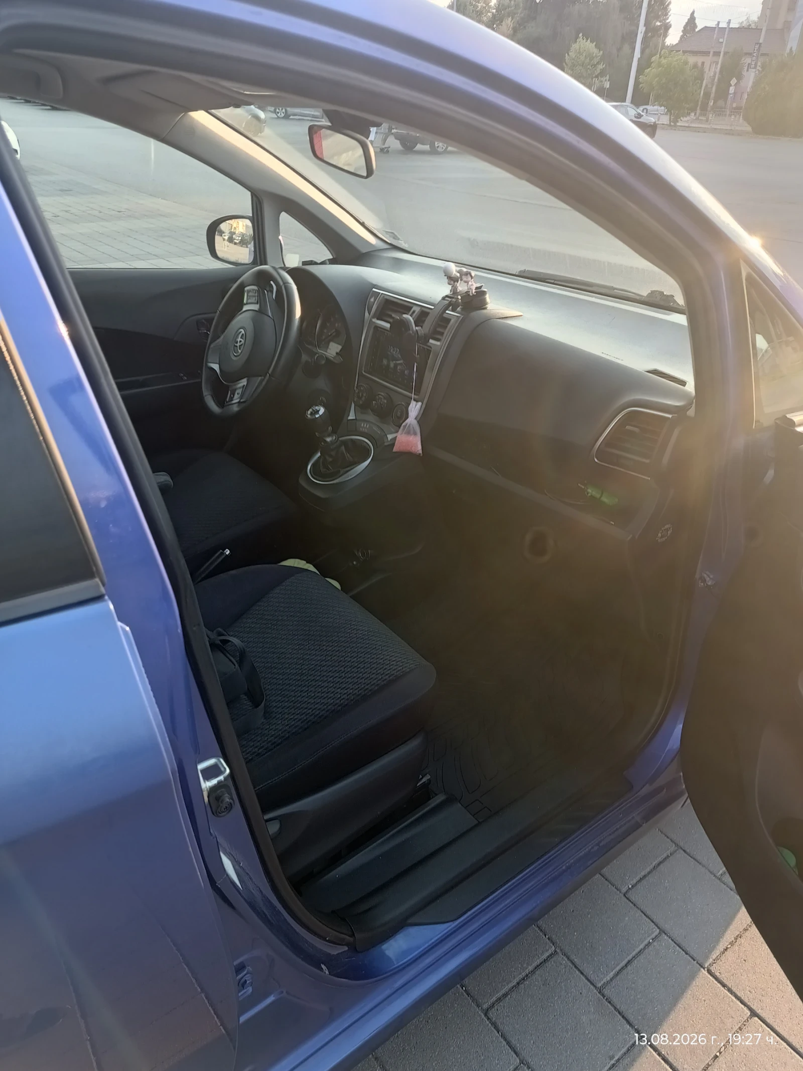 Toyota Verso S 1.4 D4D 90кс. Multimedia 6 скорости, снимка 10 - Автомобили и джипове - 55658571