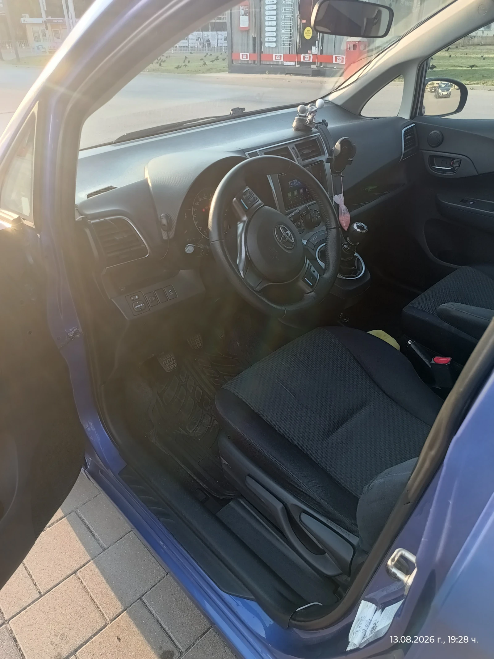 Toyota Verso S 1.4 D4D 90кс. Multimedia 6 скорости, снимка 9 - Автомобили и джипове - 55658571