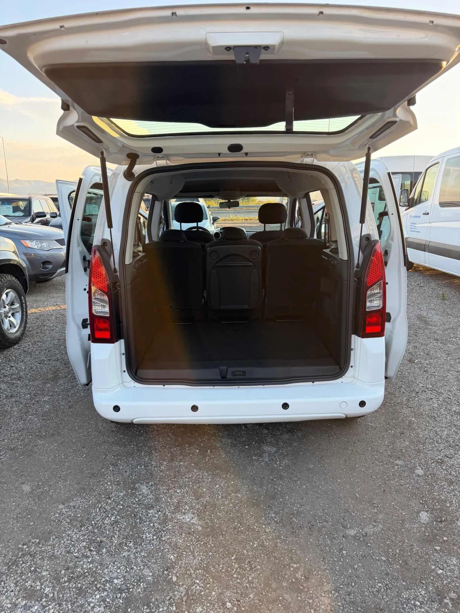 Citroen Berlingo, снимка 12 - Автомобили и джипове - 55963895
