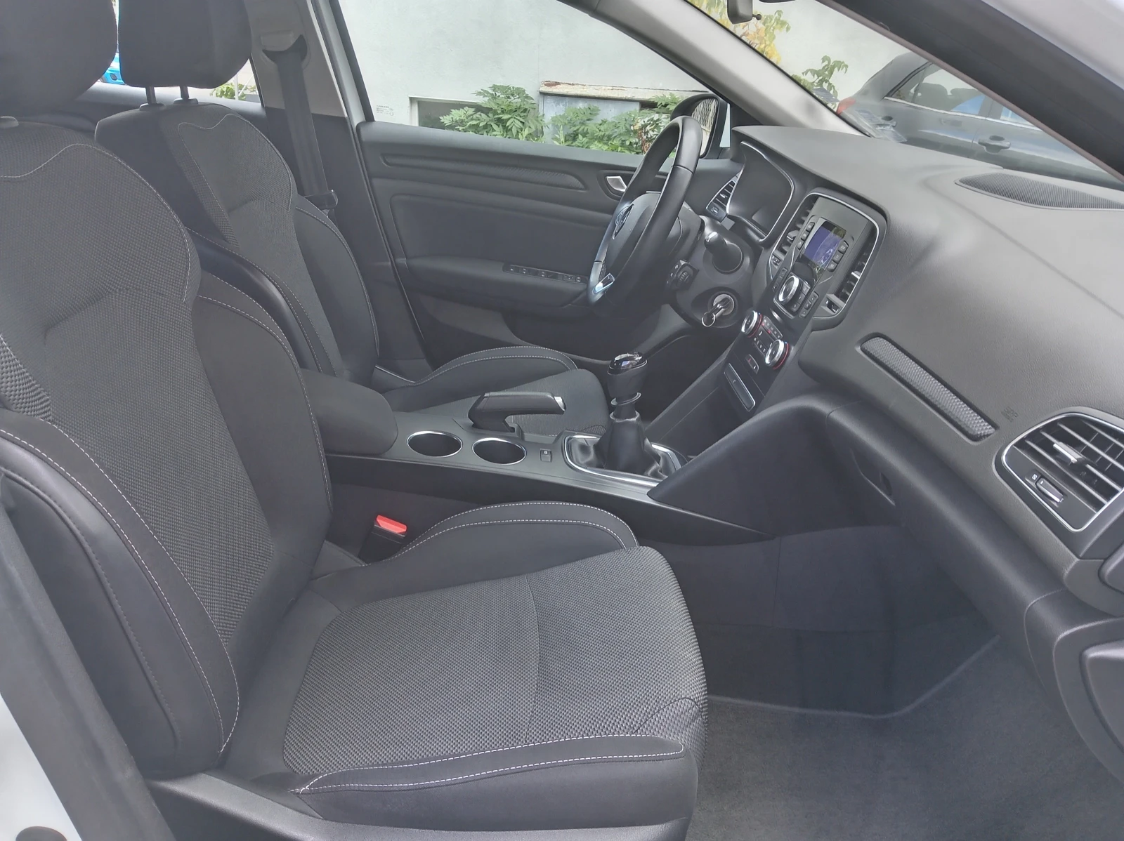 Renault Megane 1.5dci, снимка 8 - Автомобили и джипове - 56653206