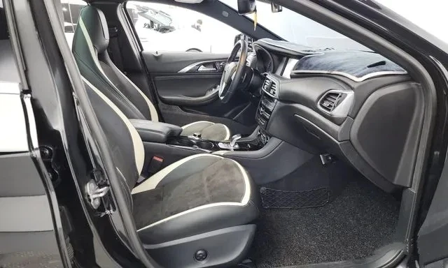 Infiniti Q30 2.0T 4x4 - изображение 10