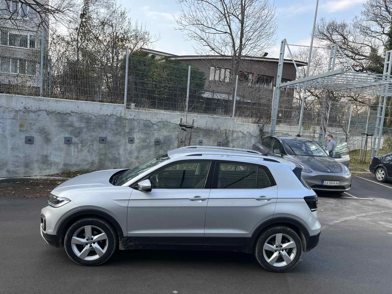 VW T-Cross 1.0 116HP от Порше България - изображение 3