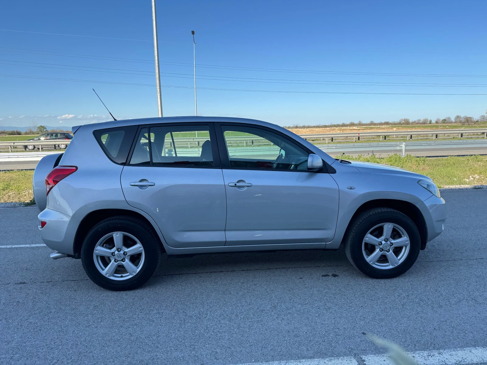 Toyota Rav4 2.0-VVT-I/НАВИГАЦИЯ\KEY LESS GO/ 4x4 - изображение 4
