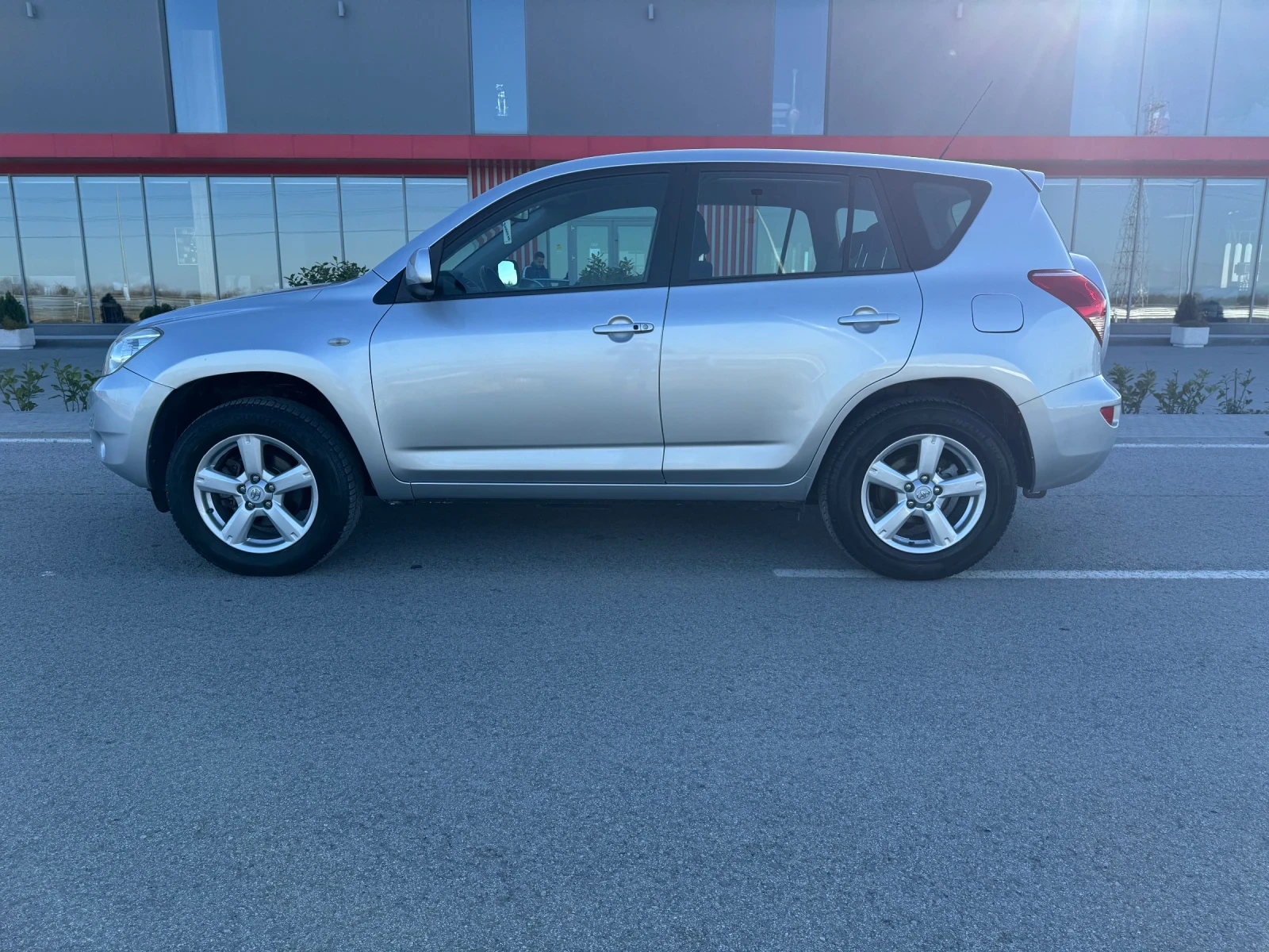 Toyota Rav4 2.0-VVT-I/НАВИГАЦИЯ\KEY LESS GO/ 4x4 - изображение 8