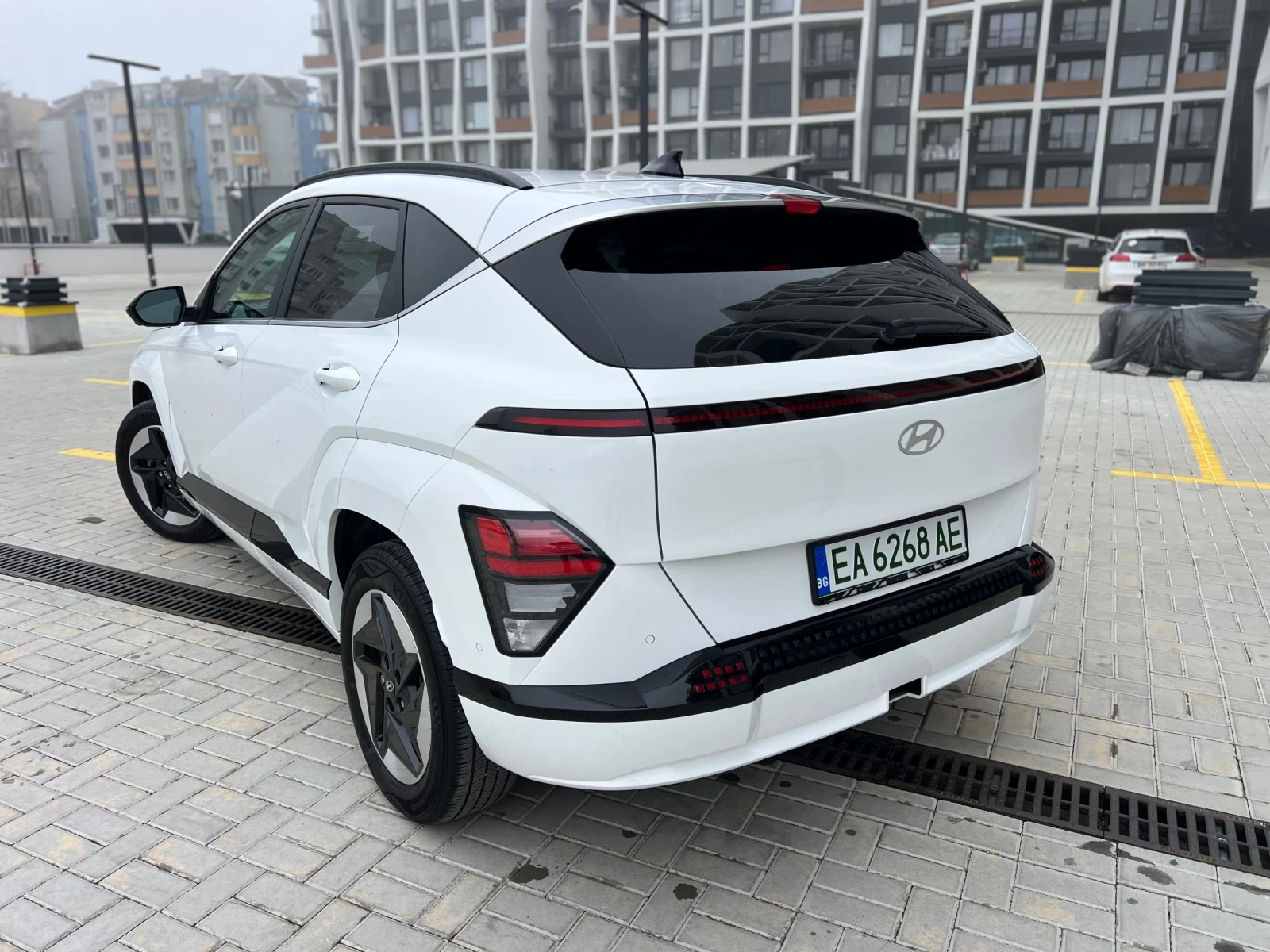 Hyundai Kona 65.4kWh* 360 Камери* Дистроник* Обдухване* Хед Ъп - изображение 3
