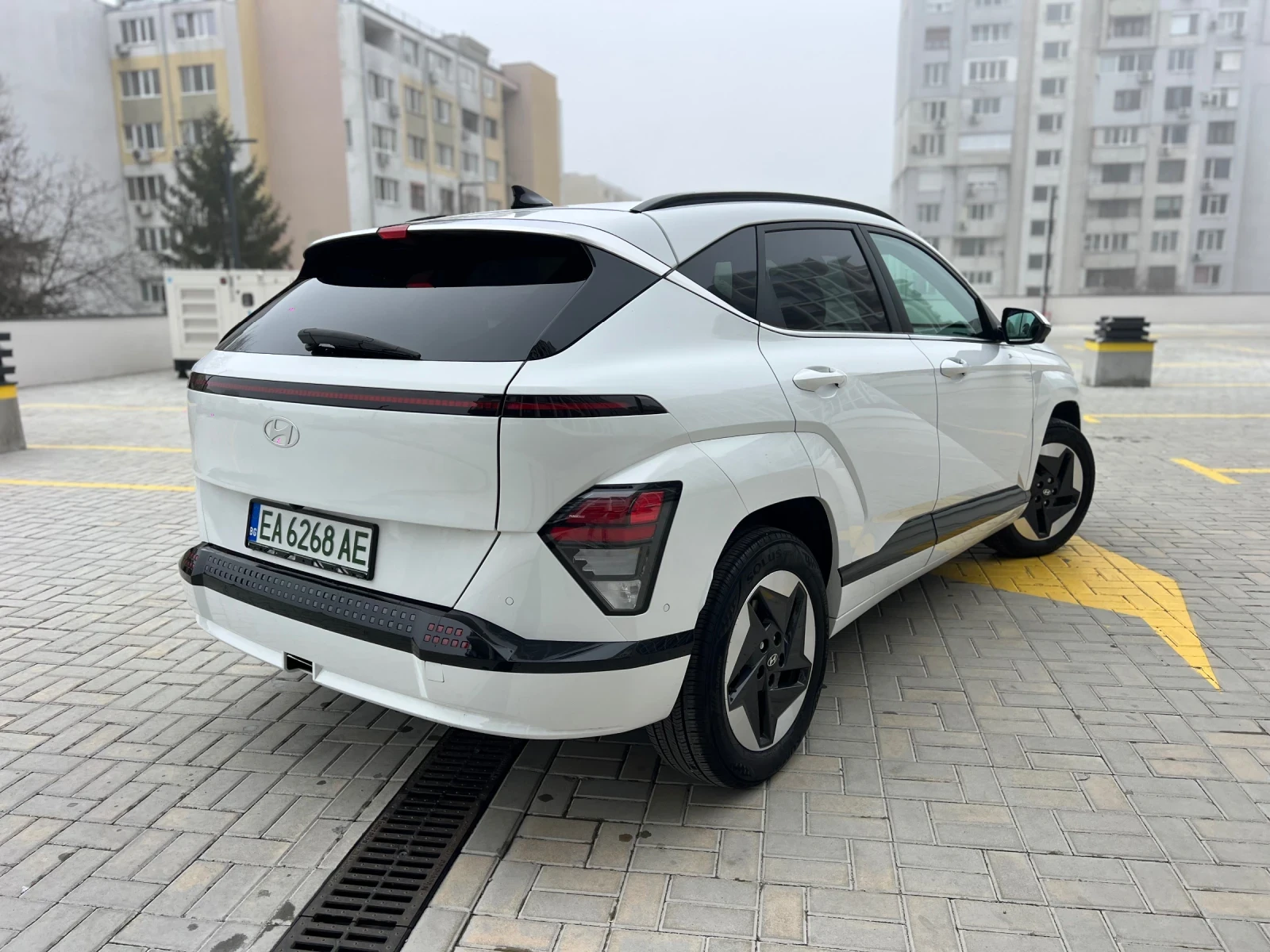 Hyundai Kona 65.4kWh* 360 Камери* Дистроник* Обдухване* Хед Ъп - изображение 4