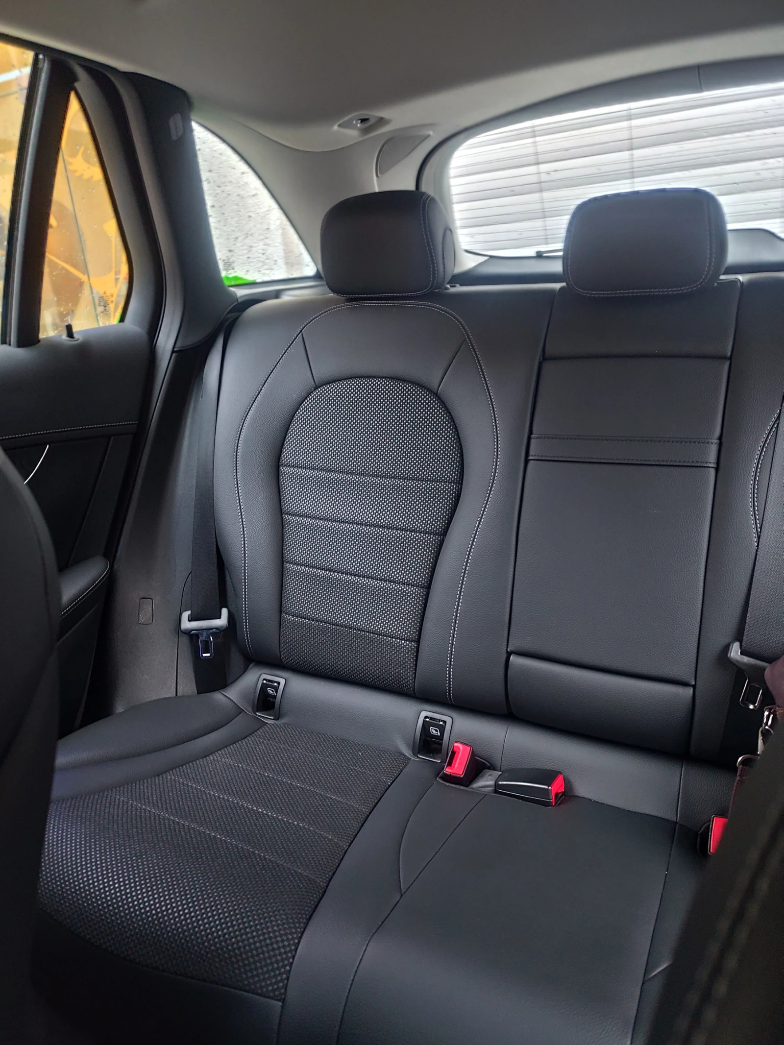 Mercedes-Benz GLC 300 e, снимка 16 - Автомобили и джипове - 53764138