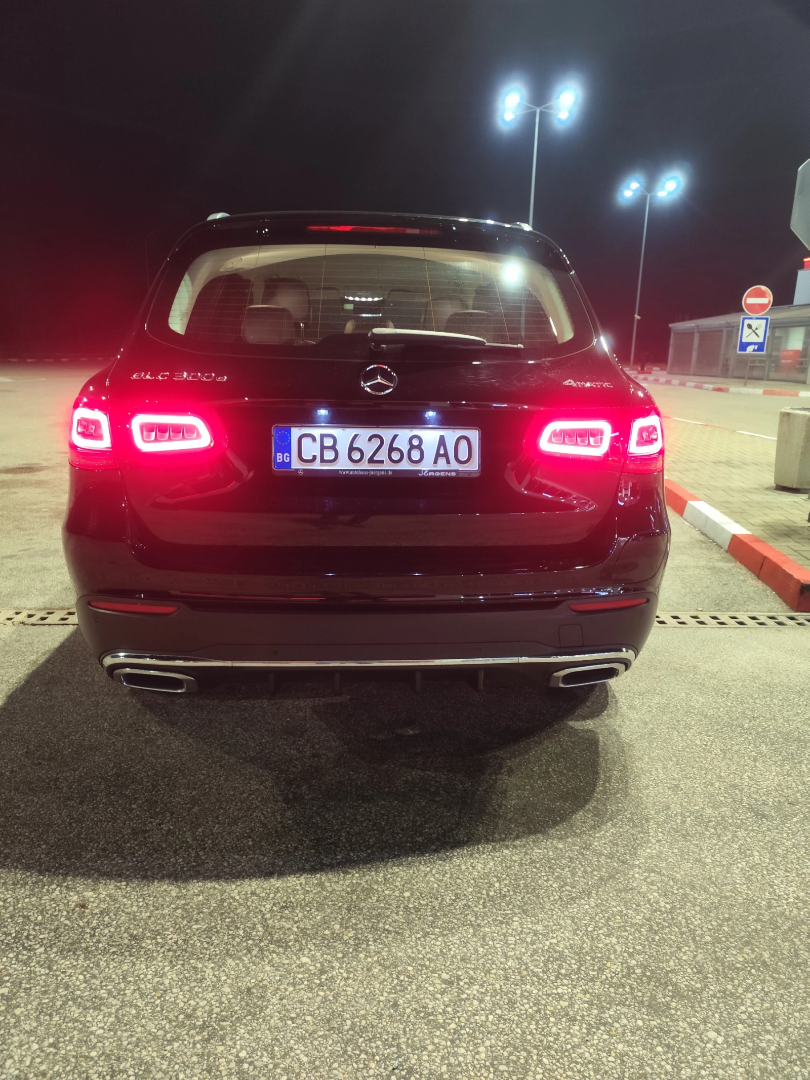 Mercedes-Benz GLC 300 e, снимка 8 - Автомобили и джипове - 53764138