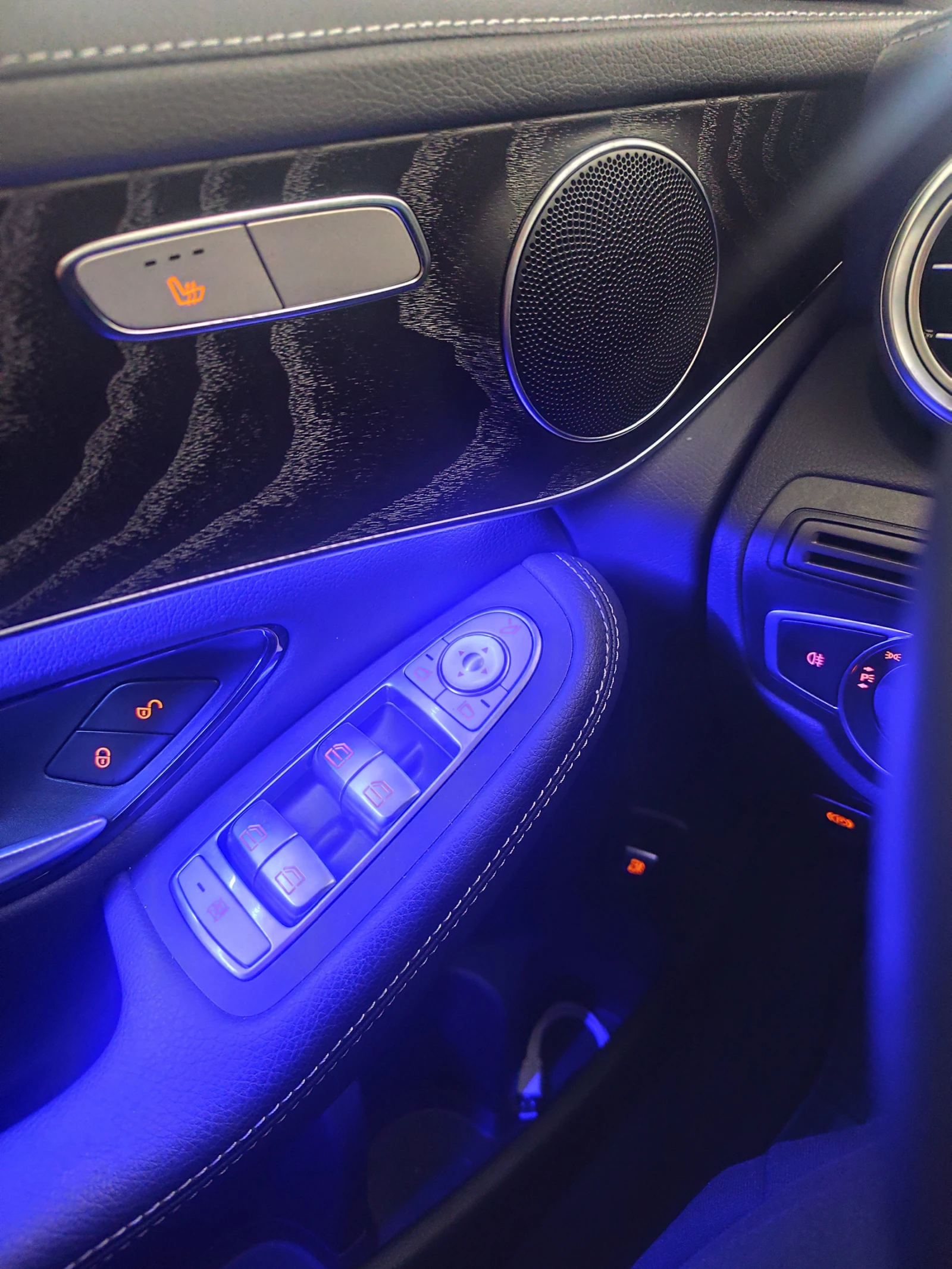 Mercedes-Benz GLC 300 e AMG Sport ГАРАНЦИОНЕН 51000 км., снимка 12 - Автомобили и джипове - 53764138