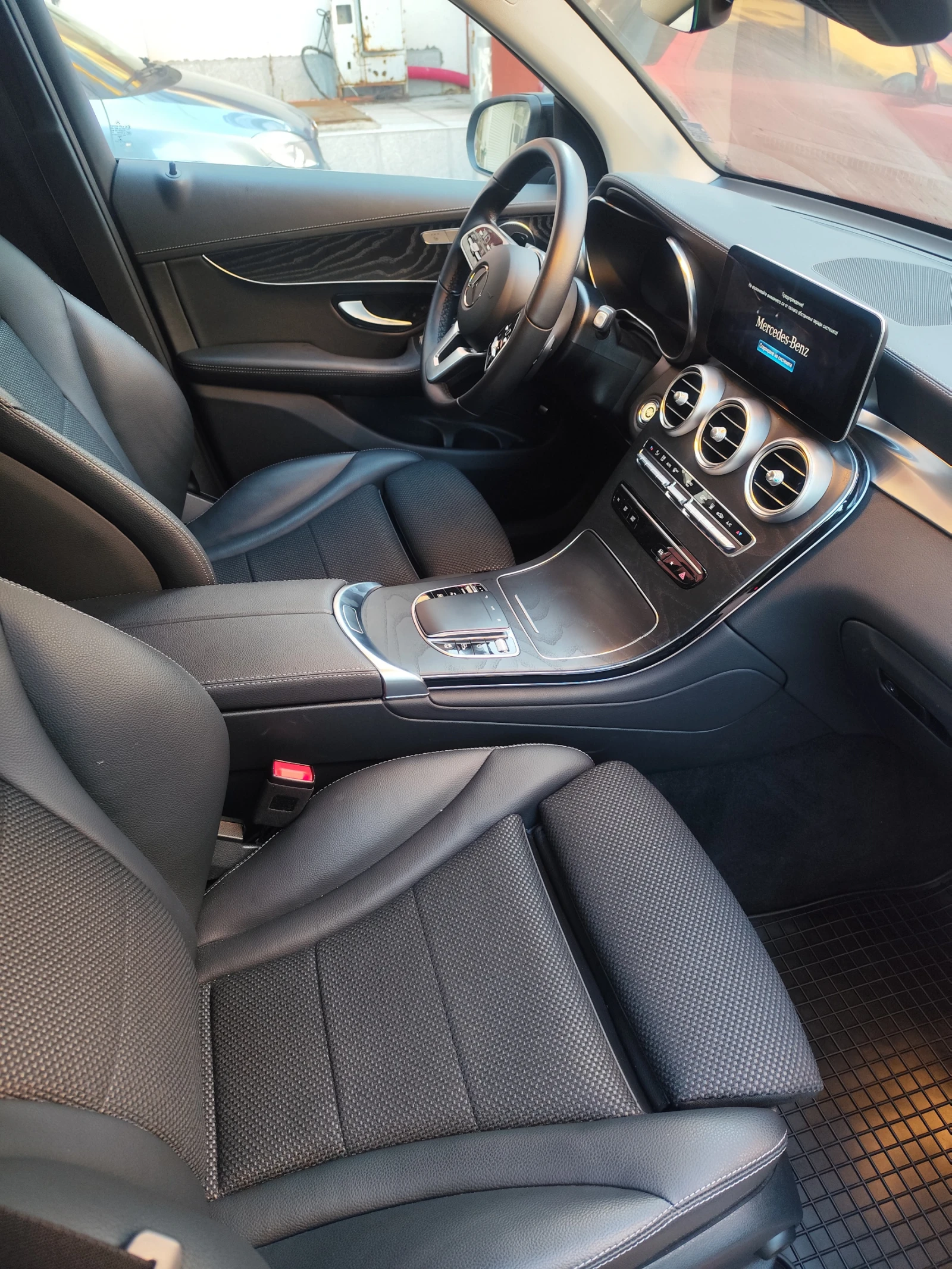 Mercedes-Benz GLC 300 e AMG Sport ГАРАНЦИОНЕН 51000 км., снимка 9 - Автомобили и джипове - 53764138