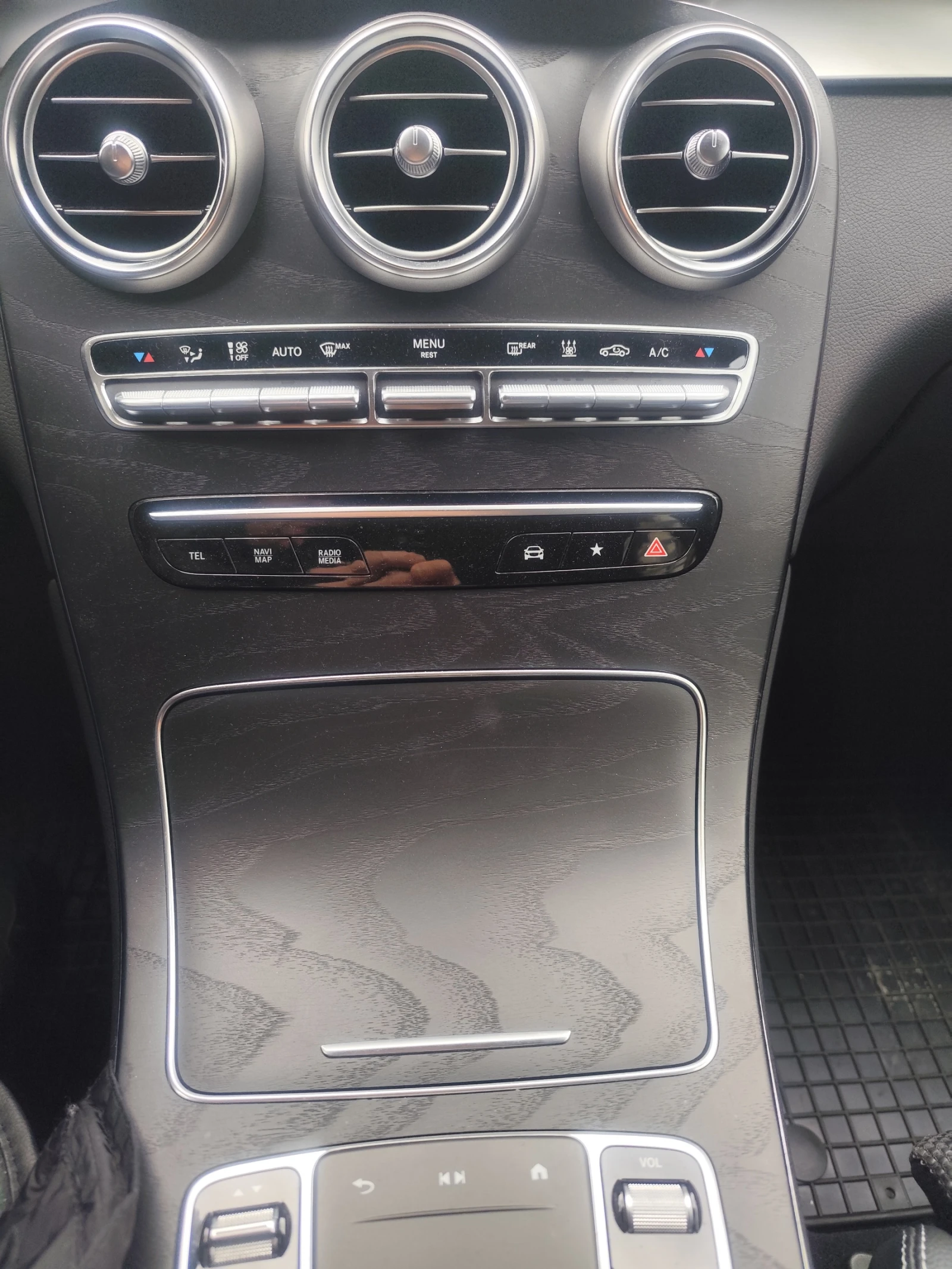 Mercedes-Benz GLC 300 e AMG Sport ГАРАНЦИОНЕН 51000 км., снимка 14 - Автомобили и джипове - 53764138