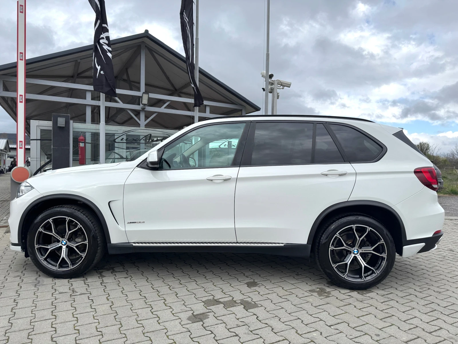 BMW X5 3.5i#M-PERF#PANORAMA#360* CAM#HEAD-UP#CARBON, снимка 5 - Автомобили и джипове - 54073367