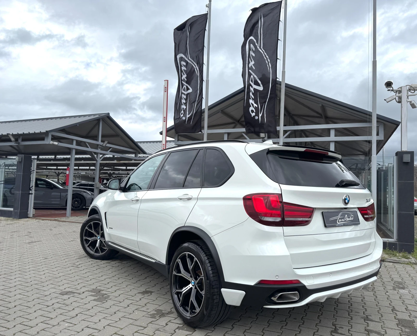 BMW X5 3.5i#M-PERF#PANORAMA#360* CAM#HEAD-UP#CARBON, снимка 4 - Автомобили и джипове - 54073367