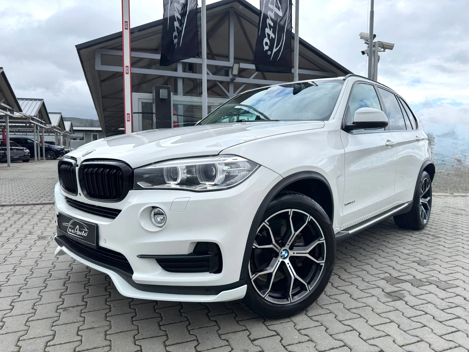 BMW X5 3.5i#M-PERF#PANORAMA#360* CAM#HEAD-UP#CARBON, снимка 2 - Автомобили и джипове - 54073367