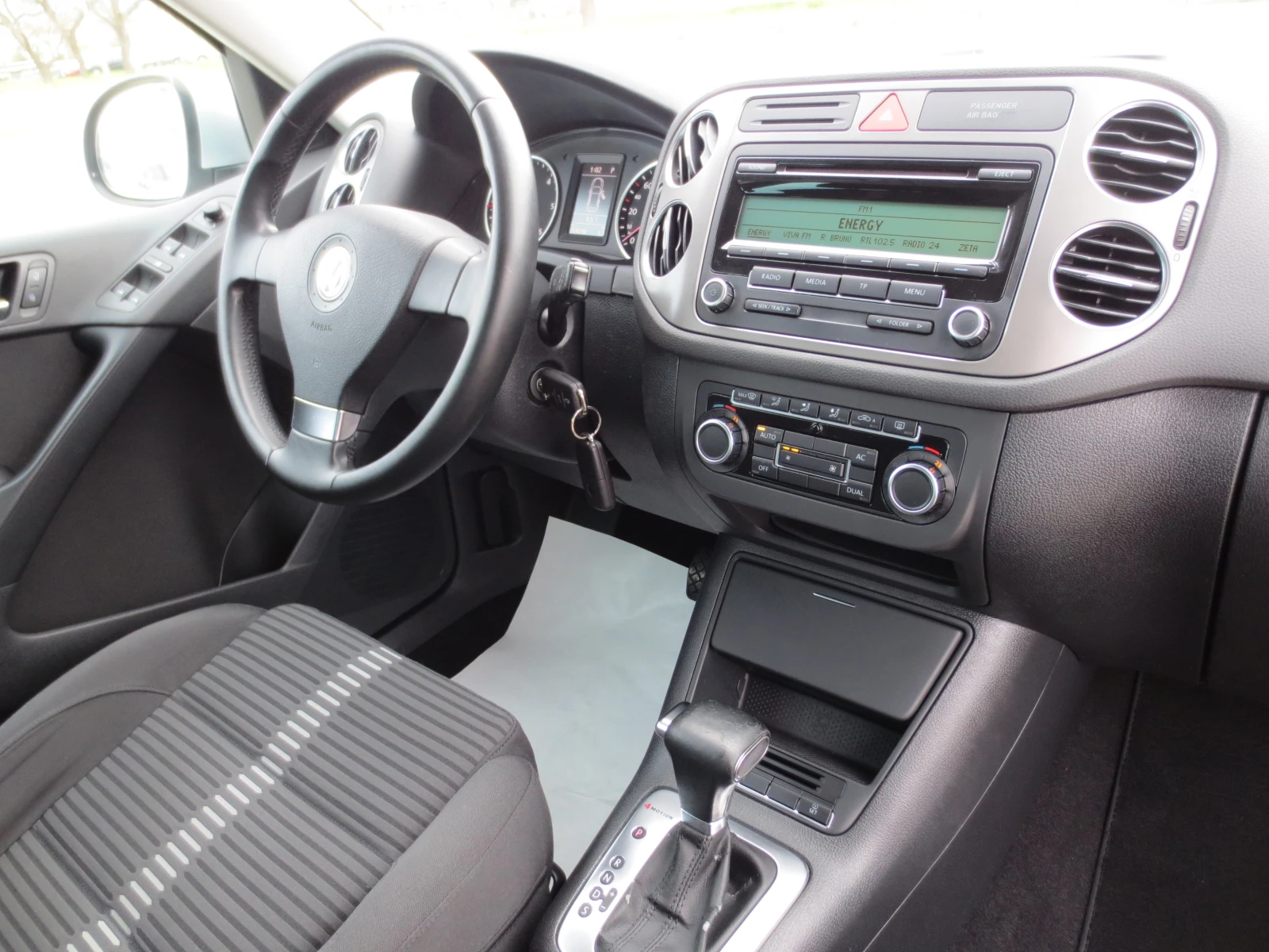 VW Tiguan 2.0TDI* DSG* 4-Motion* , снимка 16 - Автомобили и джипове - 54189642