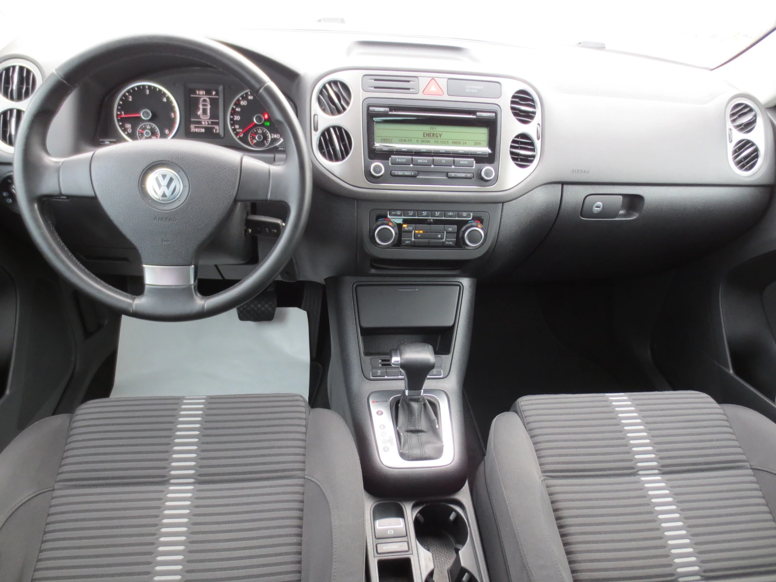 VW Tiguan 2.0TDI* DSG* 4-Motion* , снимка 13 - Автомобили и джипове - 54189642