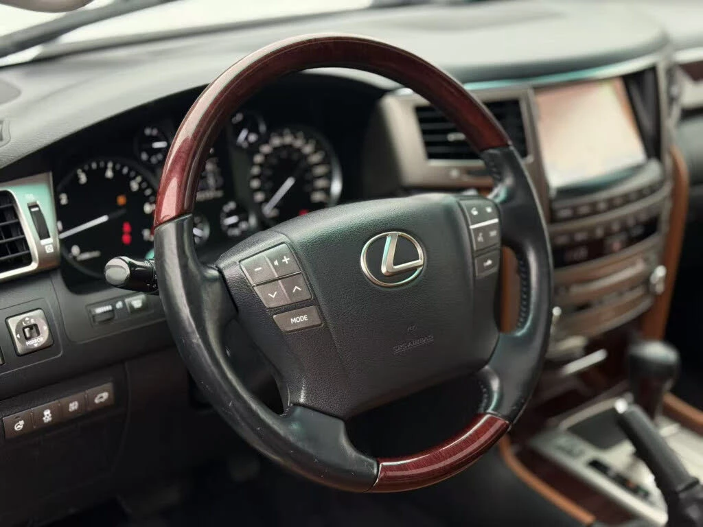 Lexus LX 570 MARK LEV* 3X TV* ПОДГРЕВ* ОБДУХВАНЕ* 6+ 1* ШИБИДАХ, снимка 10 - Автомобили и джипове - 54236178