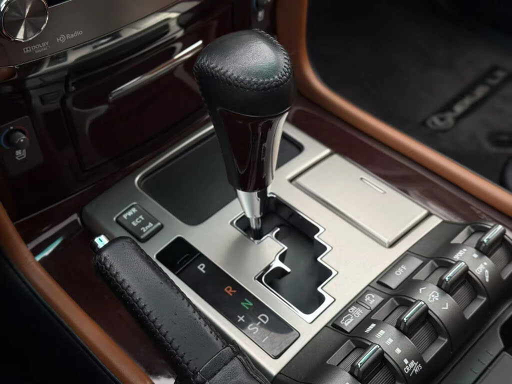 Lexus LX 570 MARK LEV* 3X TV* ПОДГРЕВ* ОБДУХВАНЕ* 6+ 1* ШИБИДАХ, снимка 14 - Автомобили и джипове - 54236178